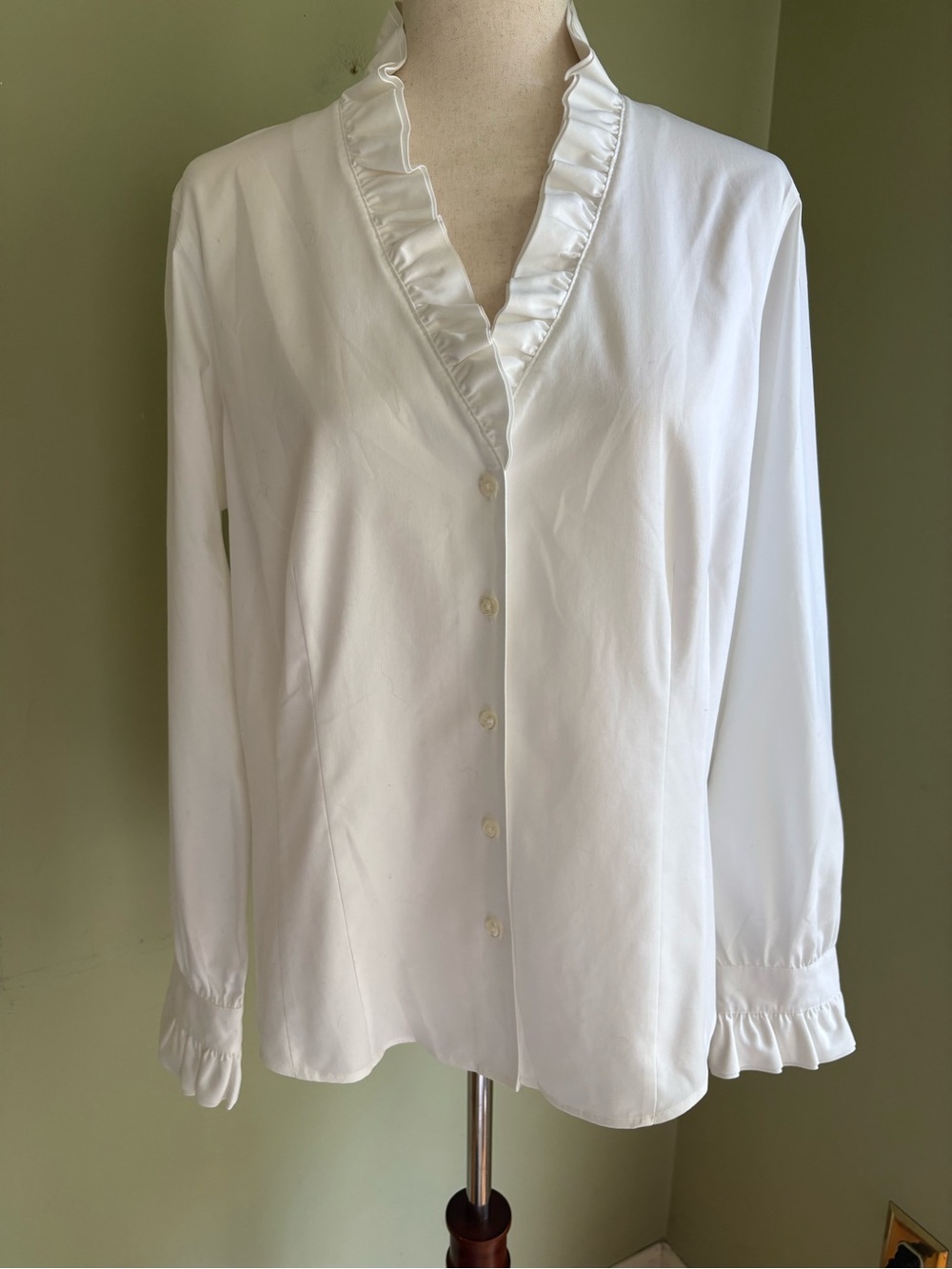 Brooks Brothers White Ruffle V-Neck Button-Front Blouse. Size 16. 100% cotton.